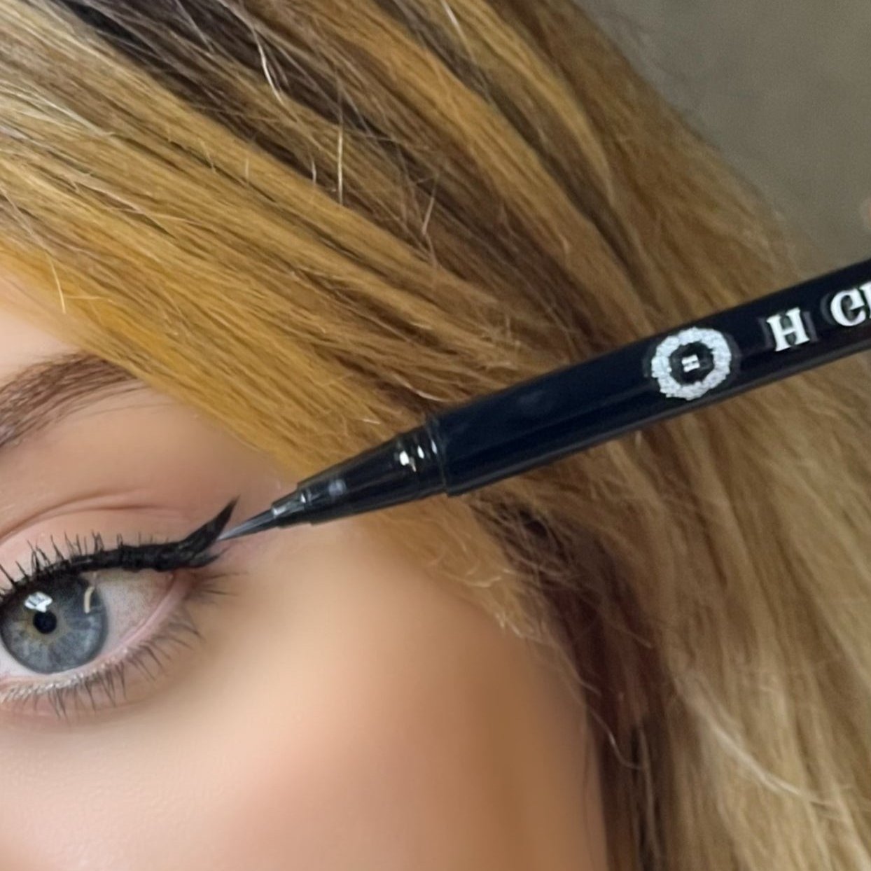 Liquid Eyeliner Pen